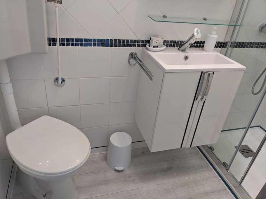 Joli T2 Meuble De 20 M² Situee A 2 Minutes A Pied Du Metro Appartement