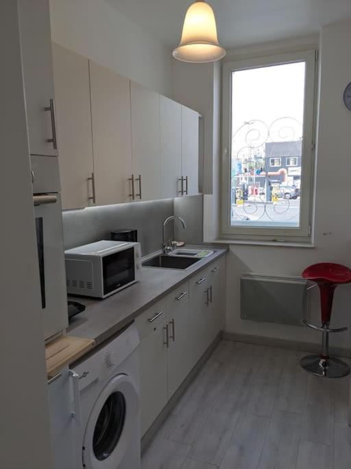 Joli T2 Meuble De 20 M² Situee A 2 Minutes A Pied Du Metro * Marseille