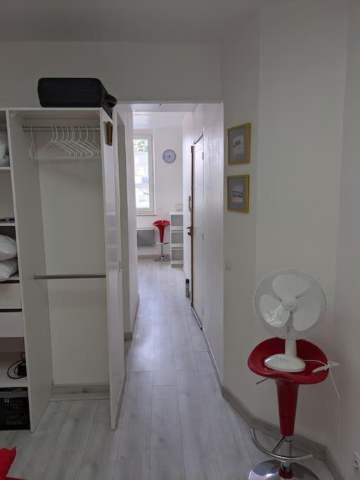 Appartement Joli T2 Meuble De 20 M² Situee A 2 Minutes A Pied Du Metro Marseille