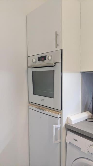 Appartement Joli T2 Meuble De 20 M² Situee A 2 Minutes A Pied Du Metro