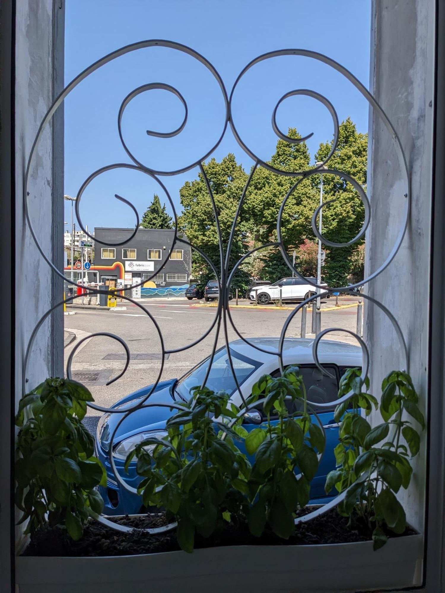 Appartement Joli T2 Meuble De 20 M² Situee A 2 Minutes A Pied Du Metro
